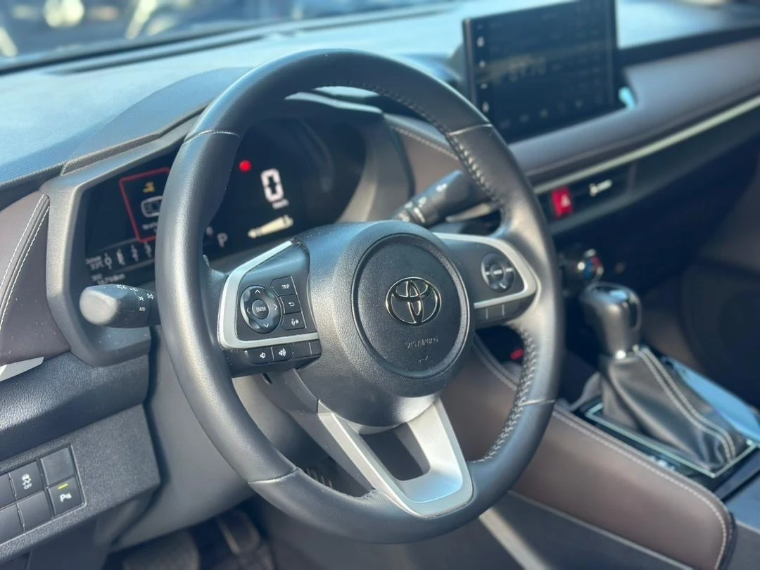 2024 Toyota Yaris Sedán G — foto 7