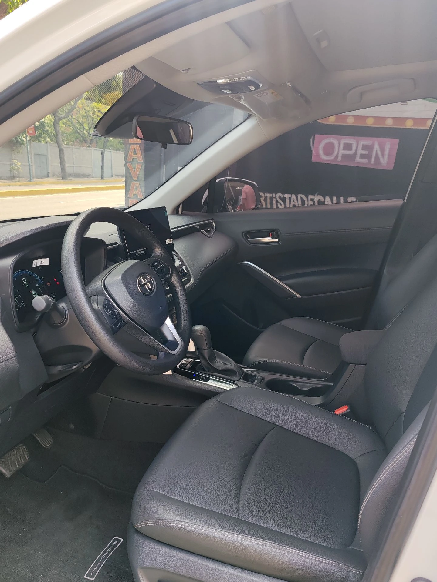 2025 Toyota Corolla Cross Luxury — foto 5