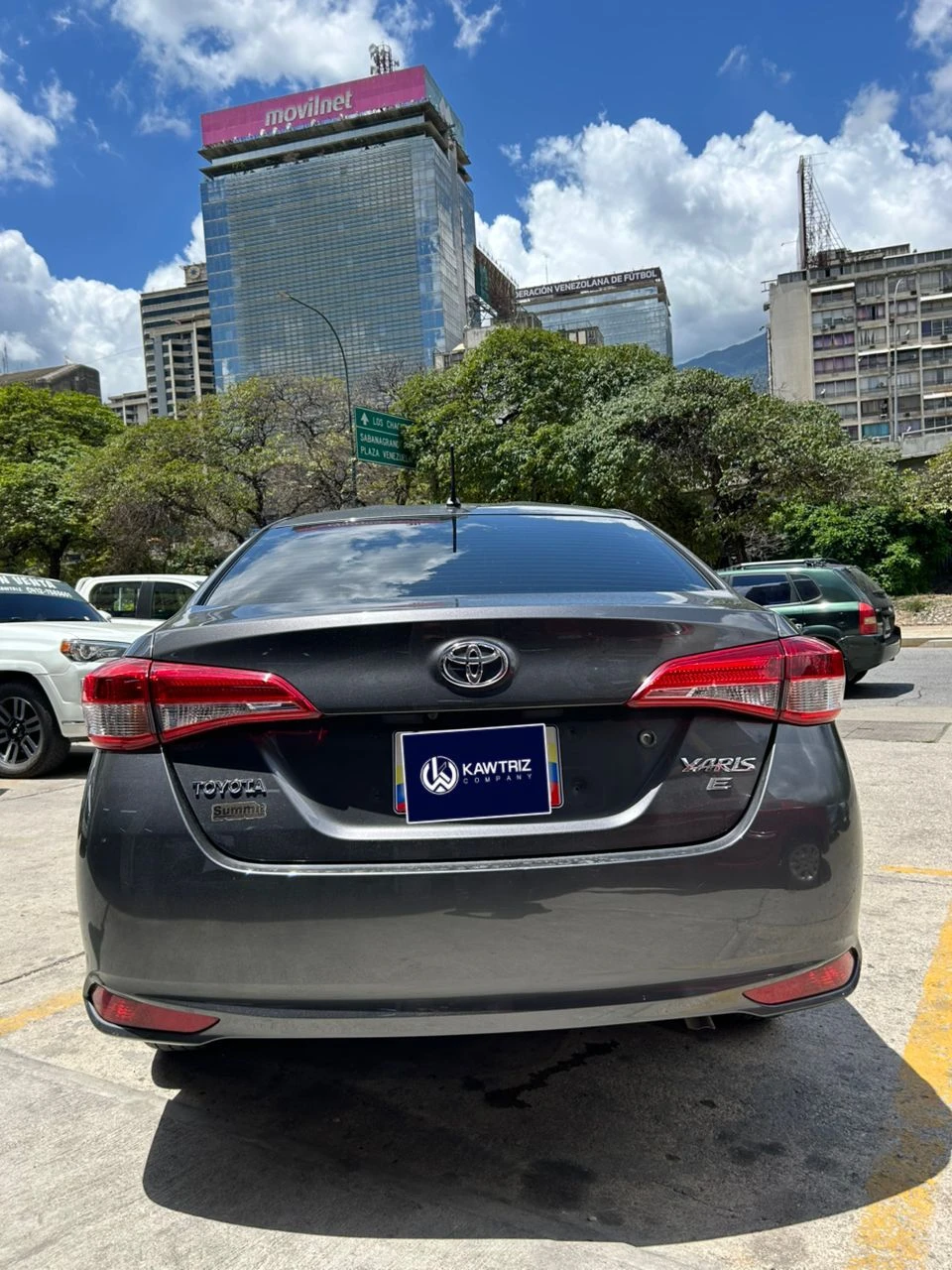 2021 Toyota Yaris Sedán E — foto 4