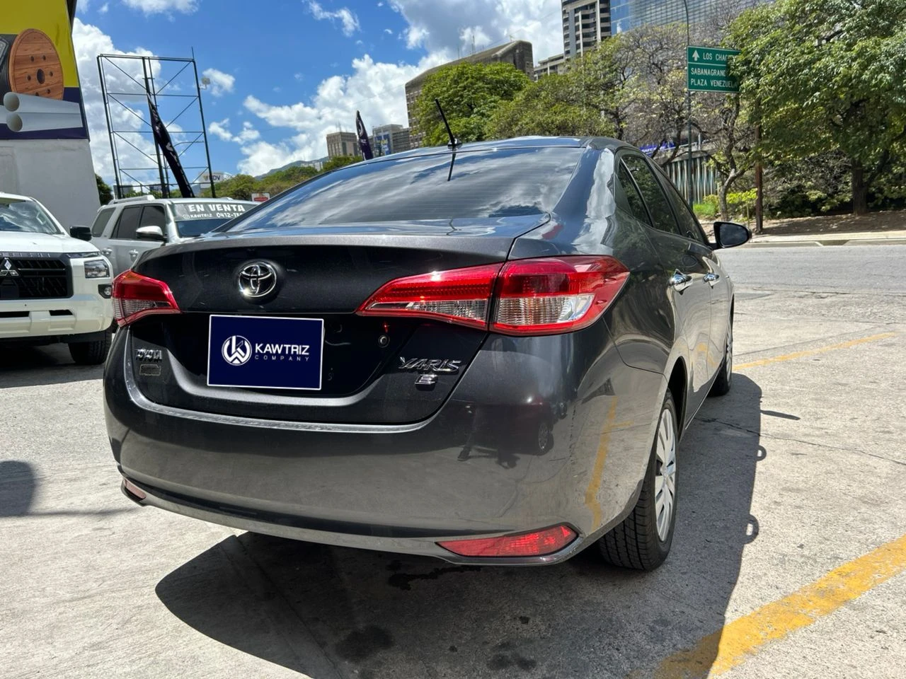 2021 Toyota Yaris Sedán E — foto 6
