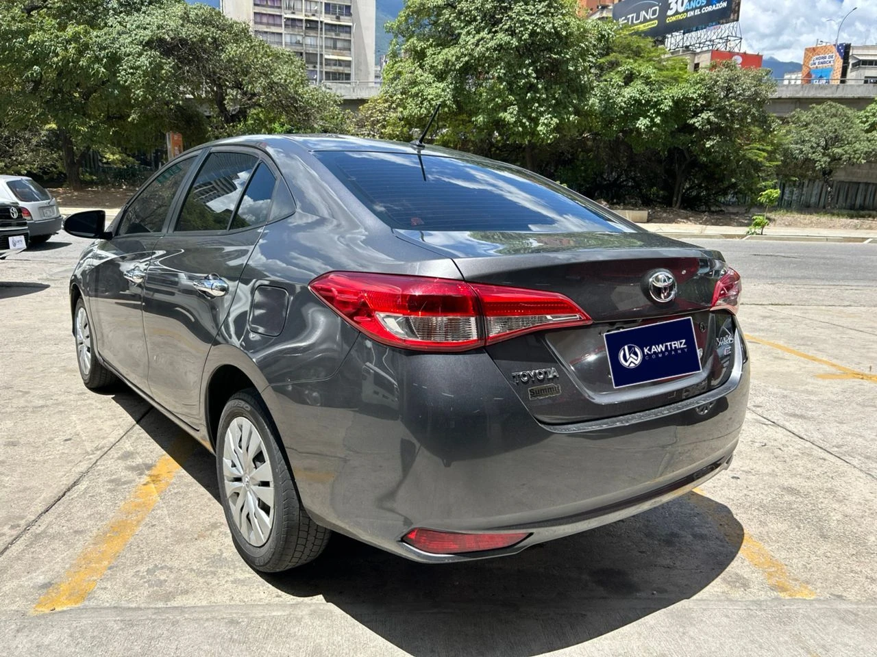 2021 Toyota Yaris Sedán E — foto 5