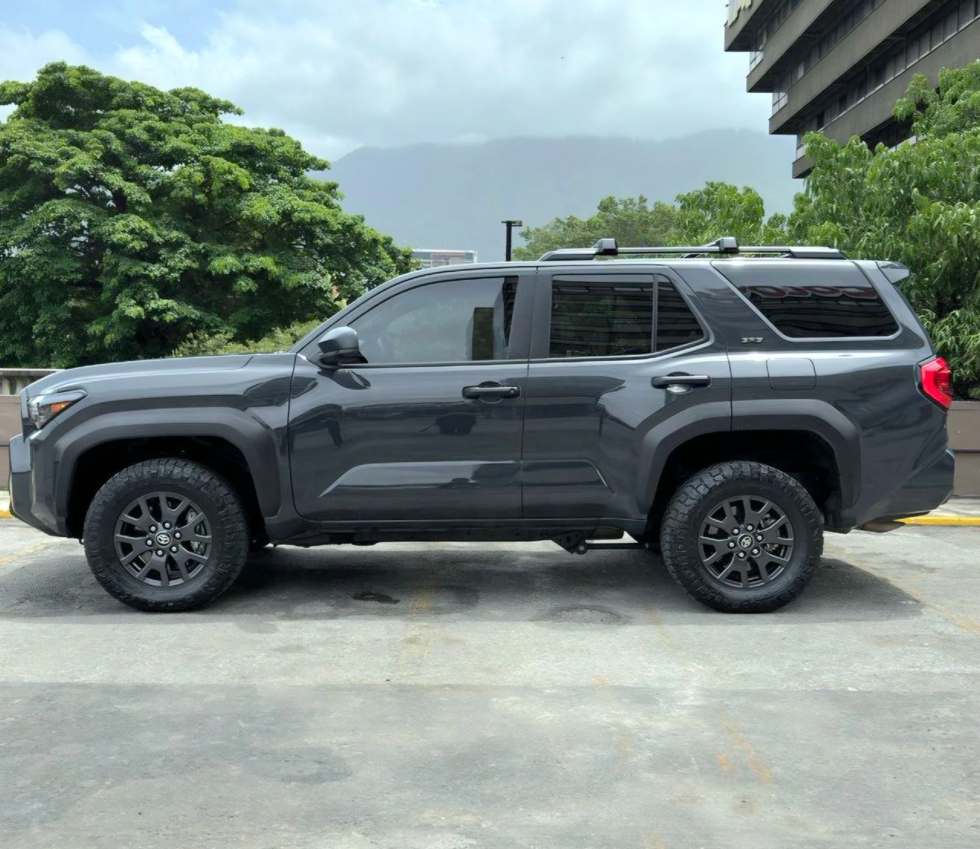 2025 Toyota 4Runner SR5 — foto 8