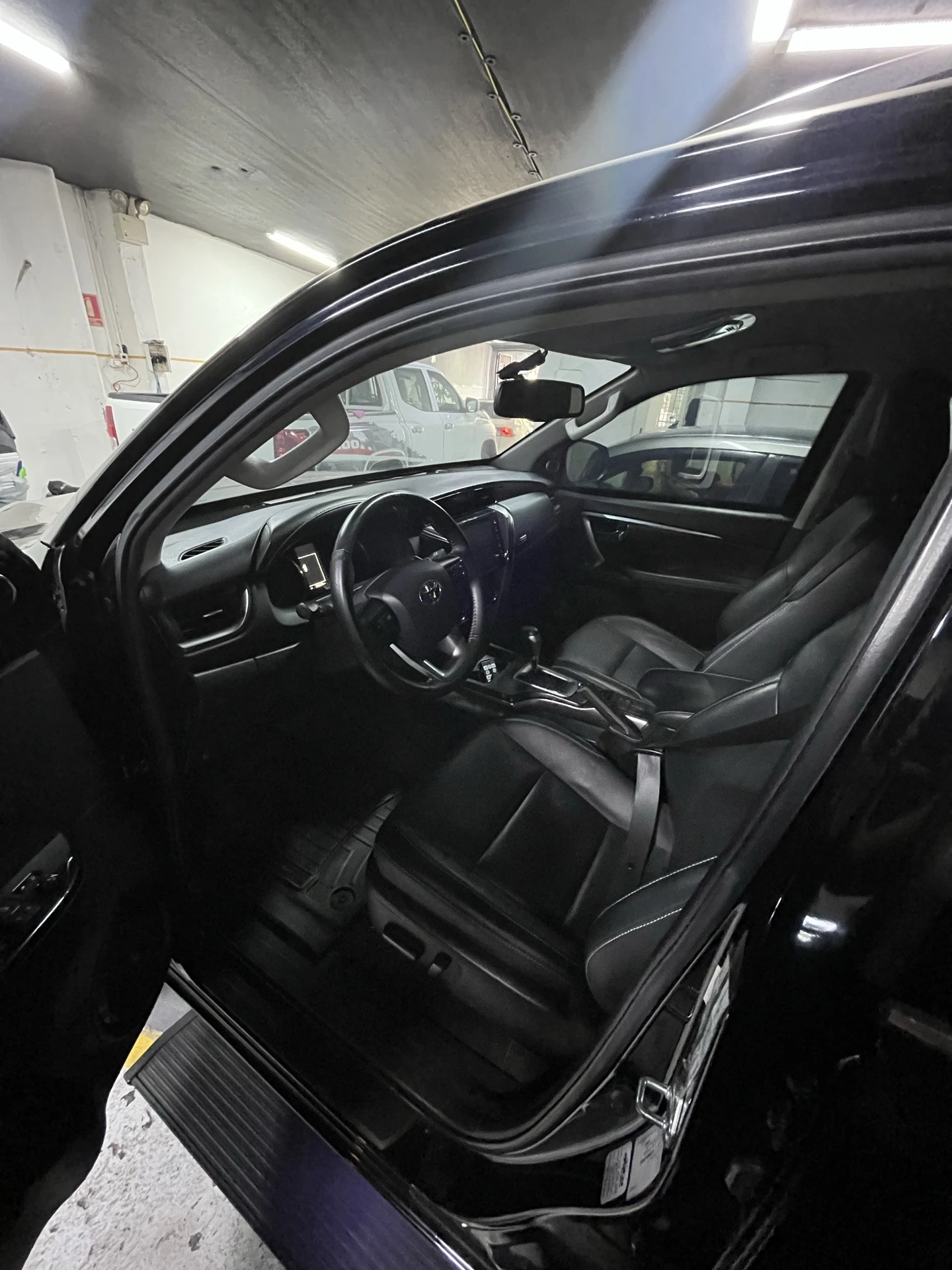 2022 Toyota Fortuner Sr5 V6 — foto 3