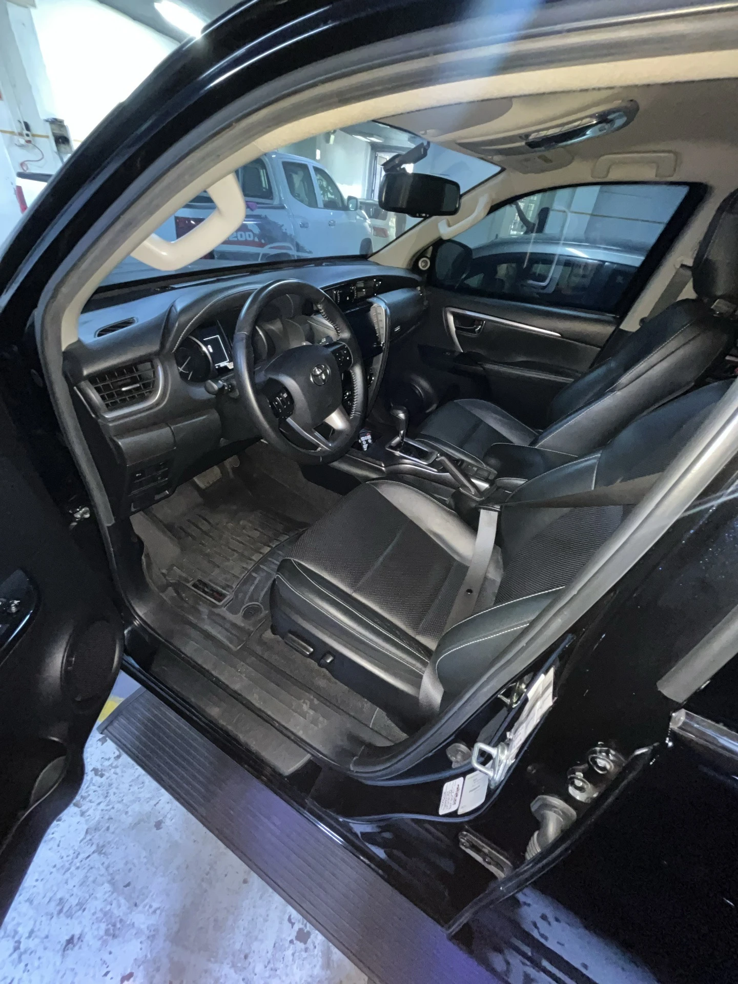 2022 Toyota Fortuner Sr5 V6 — foto 4