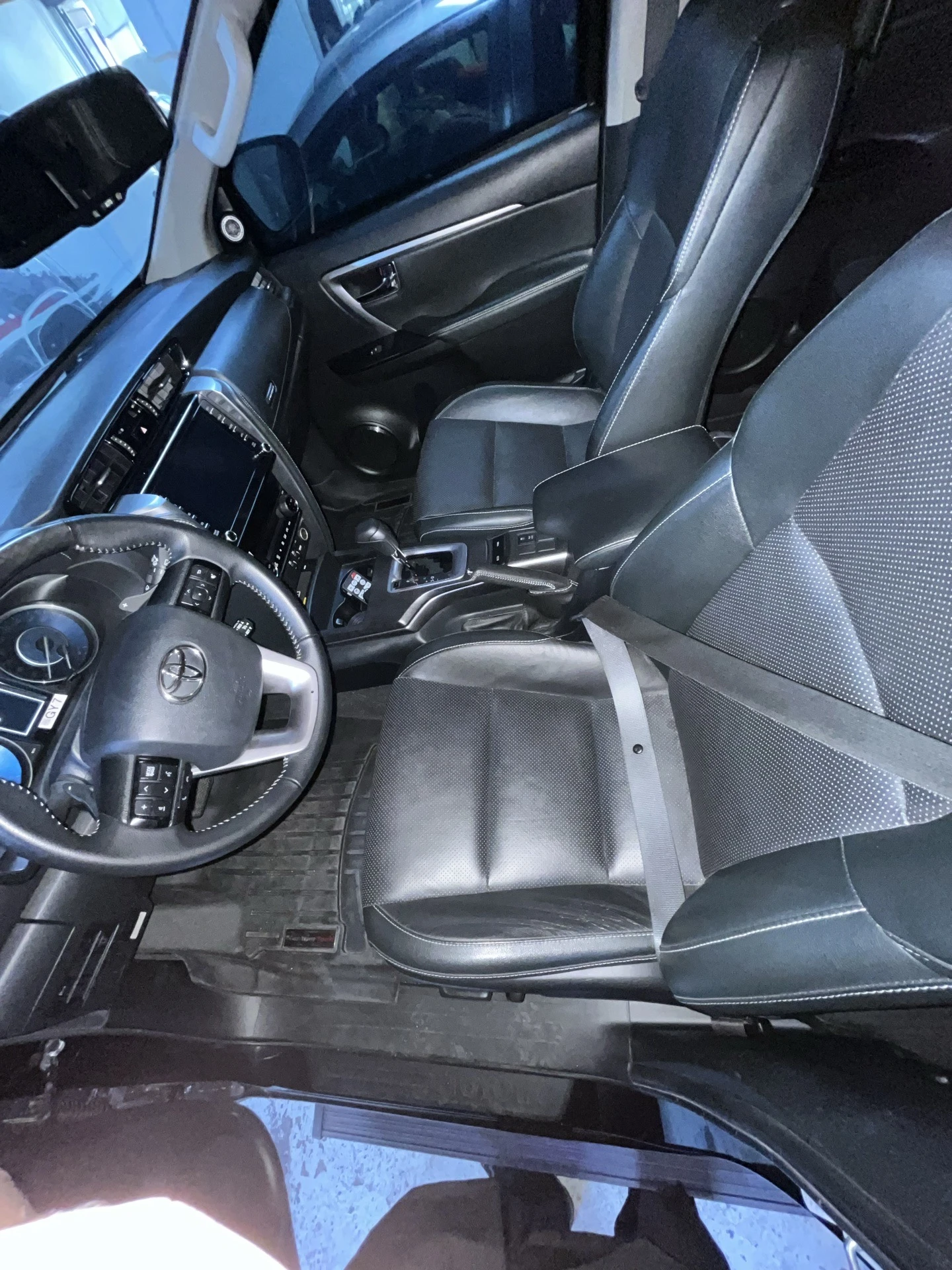 2022 Toyota Fortuner Sr5 V6 — foto 5