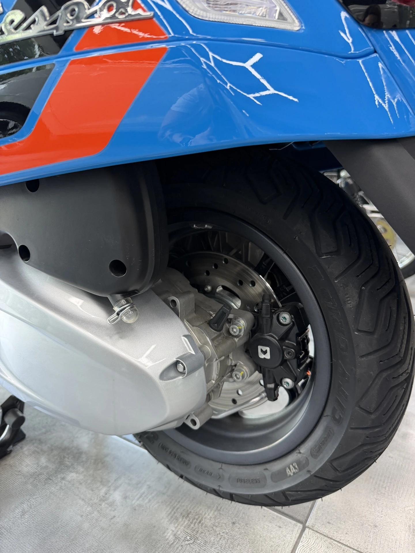2025 Vespa GTS 300 Super — foto 6