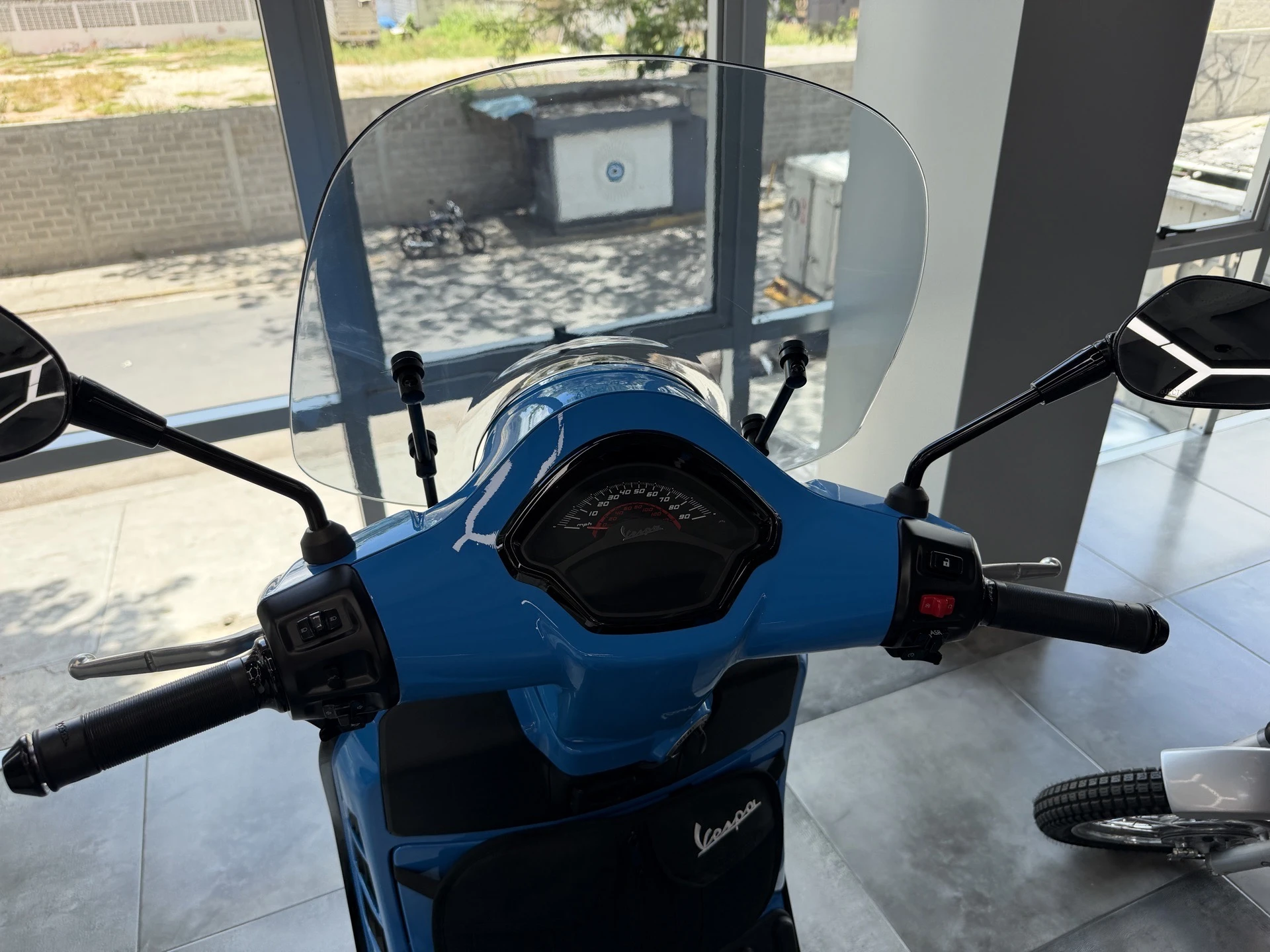 2025 Vespa GTS 300 Super — foto 8