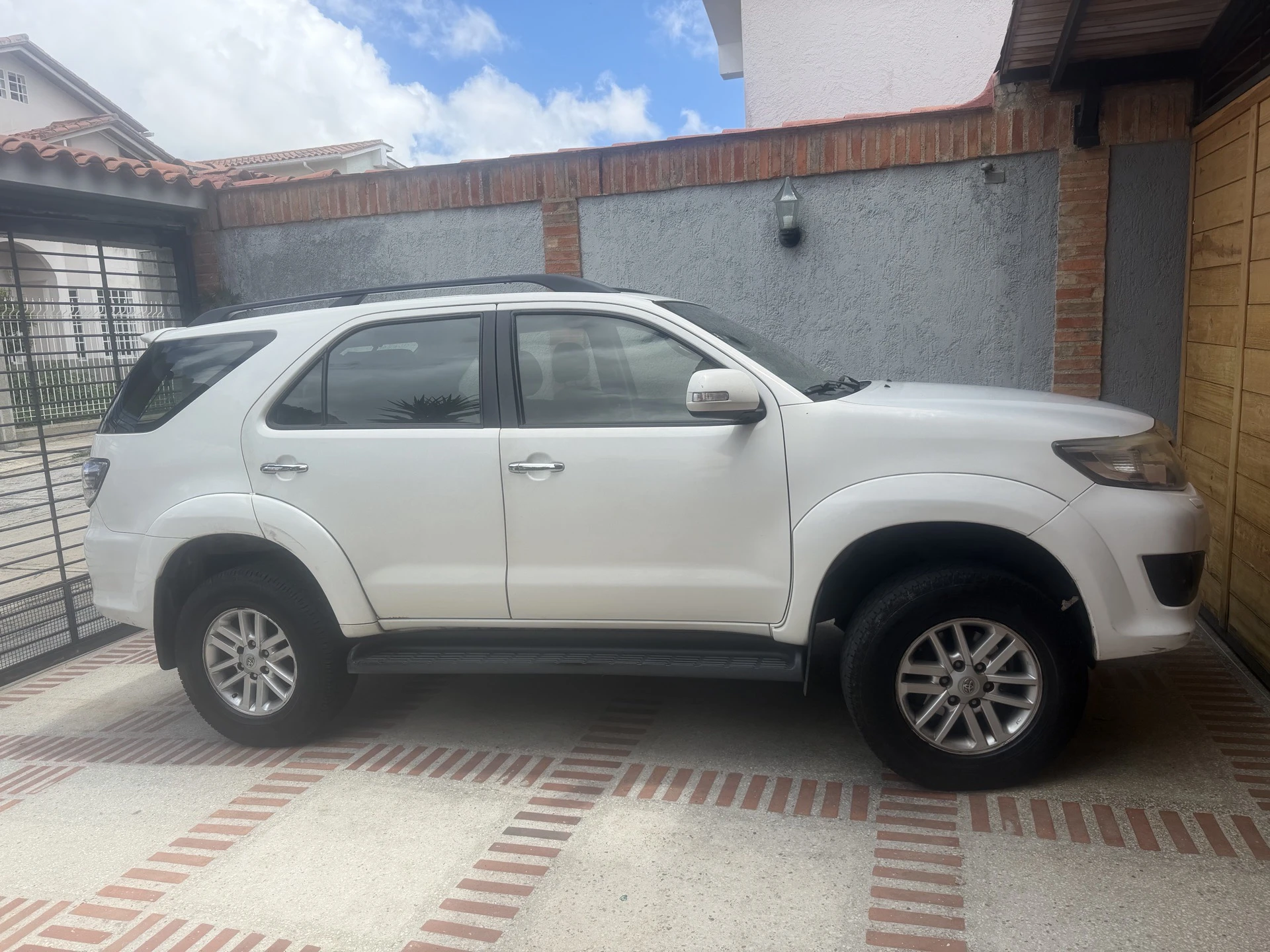2014 Toyota Fortuner SR 4x4 — foto 2