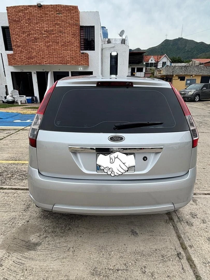2010 Ford Fiesta Max — foto 5