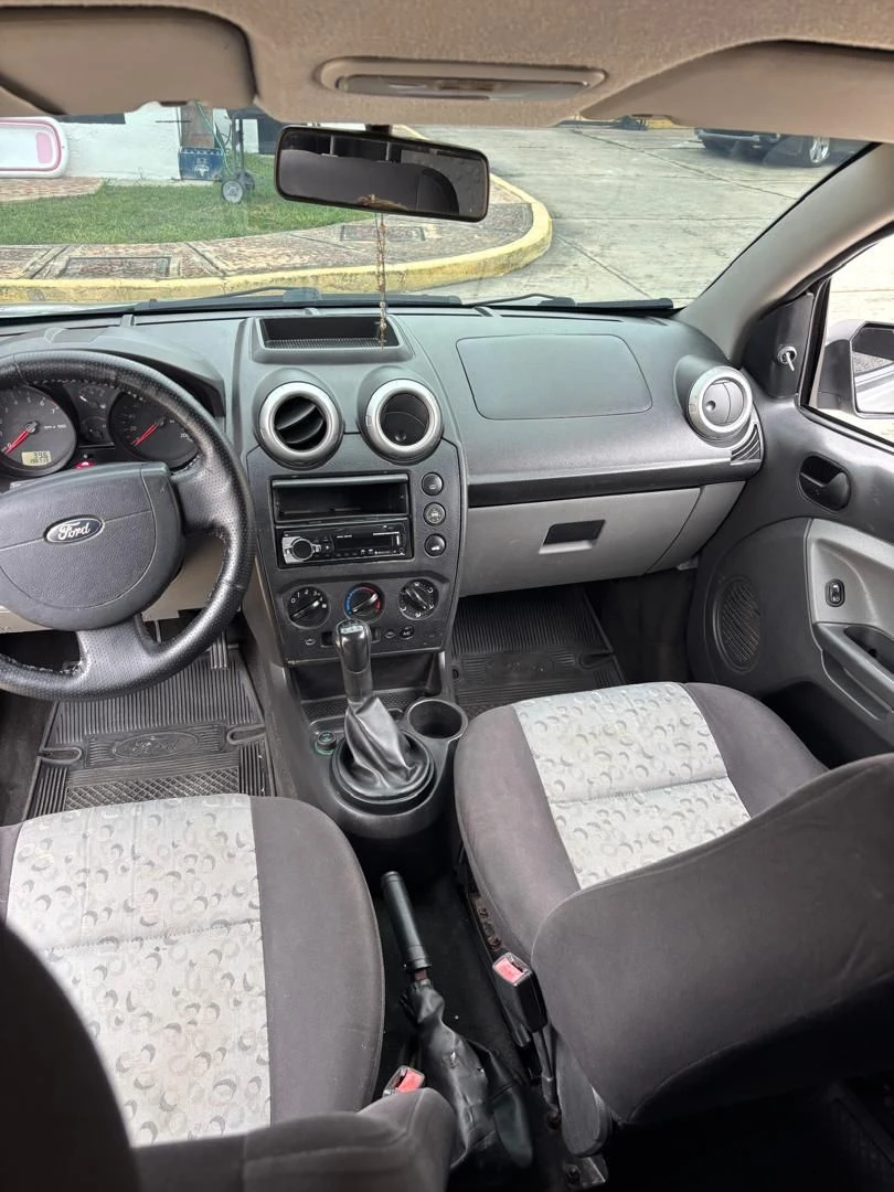 2010 Ford Fiesta Max — foto 9