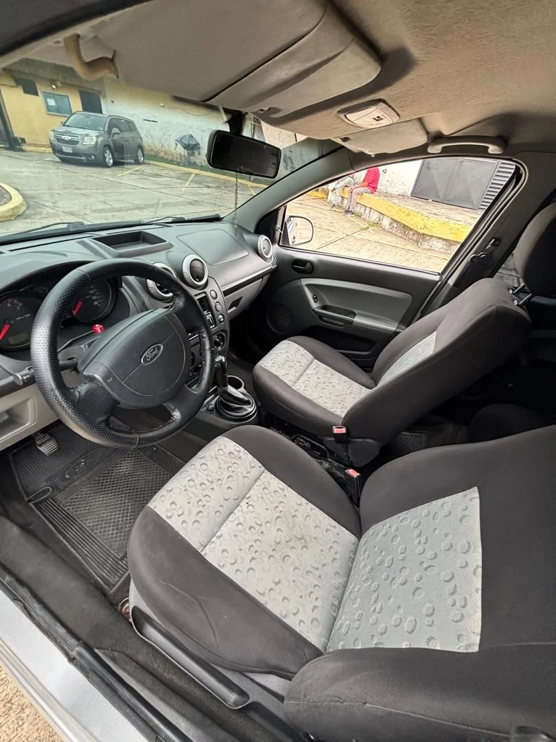 2010 Ford Fiesta Max — foto 8