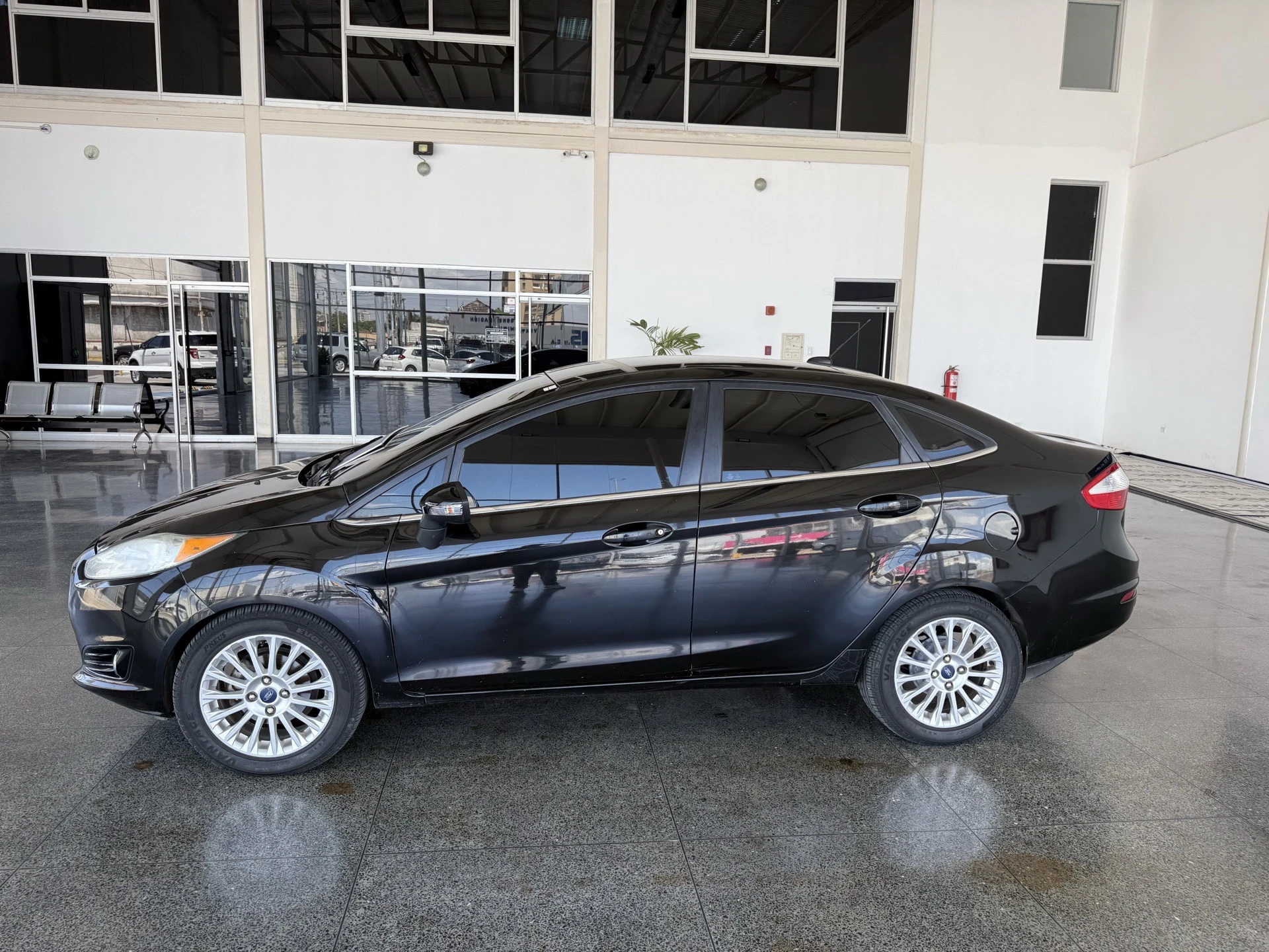 2015 Ford Fiesta Titanium — foto 4