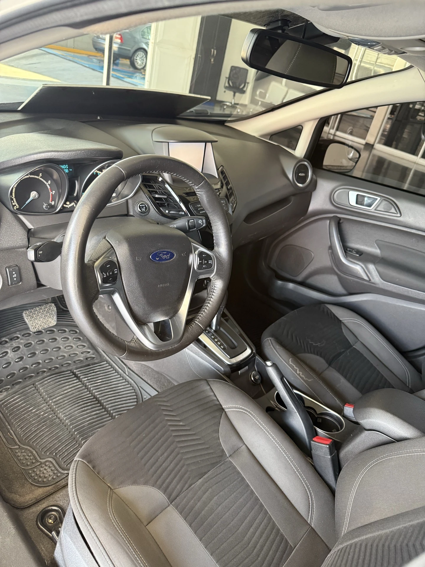 2015 Ford Fiesta Titanium — foto 8