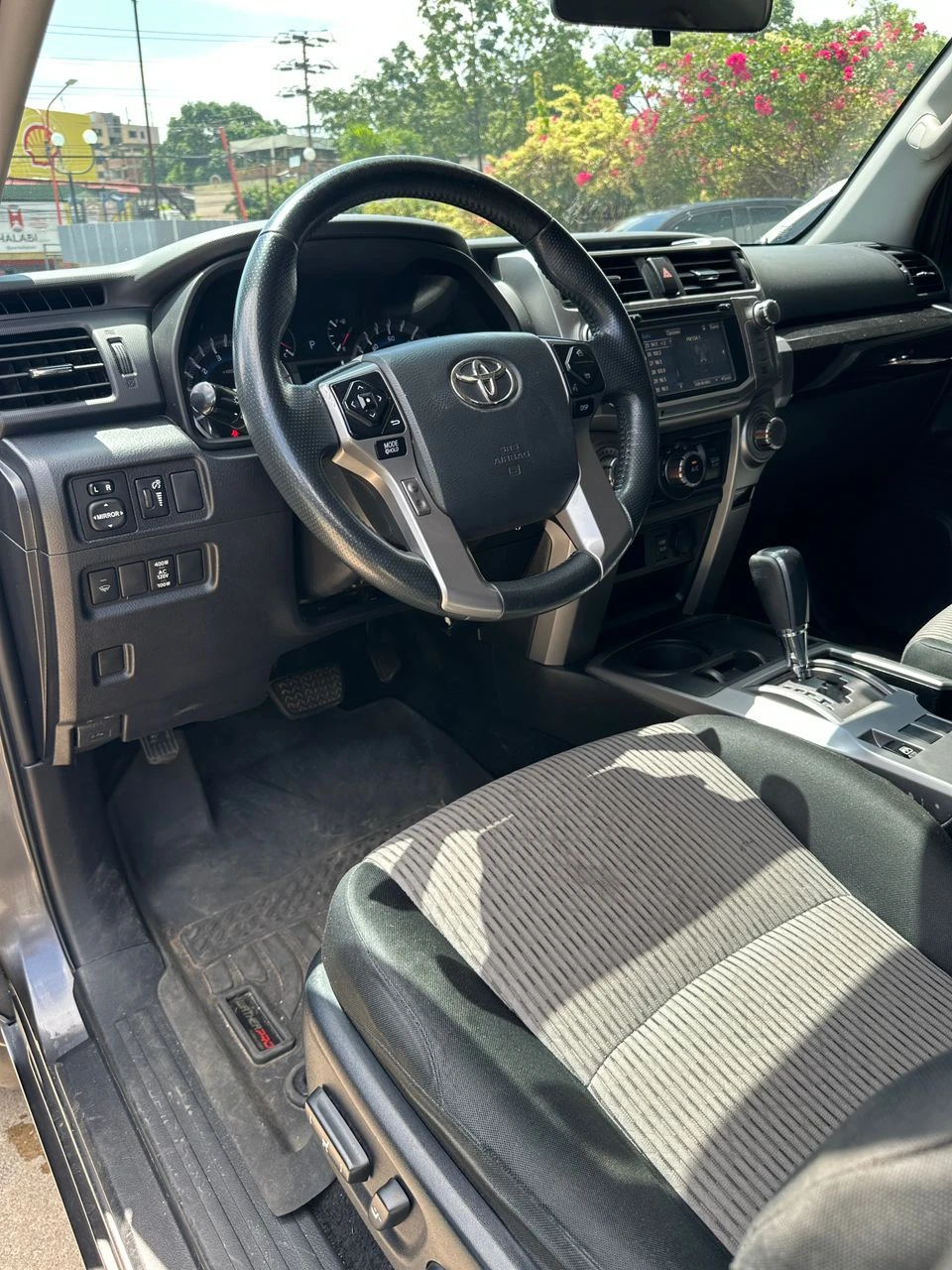 2018 Toyota 4Runner Sr5 — foto 2