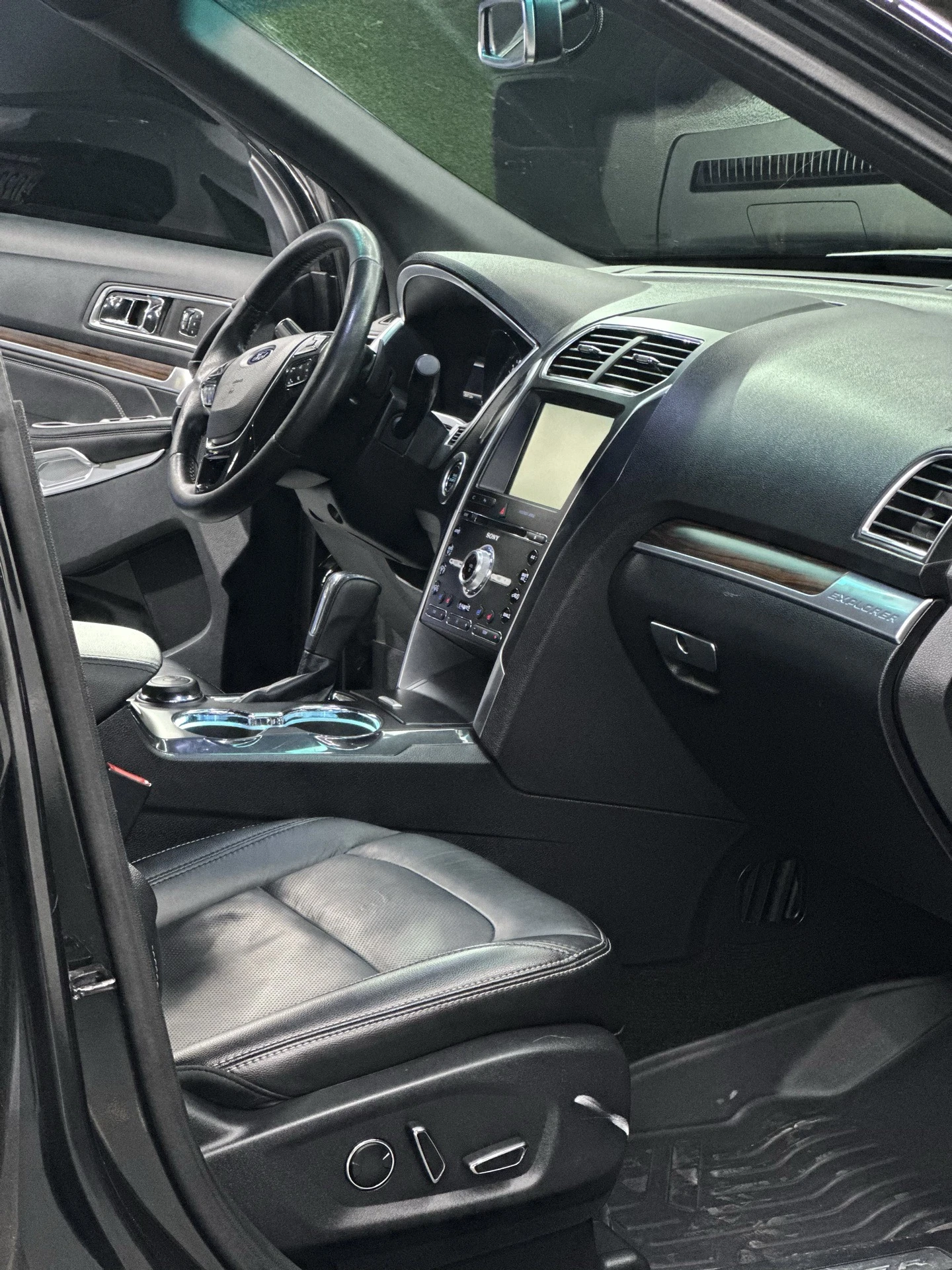 2016 Ford Explorer Limited — foto 8