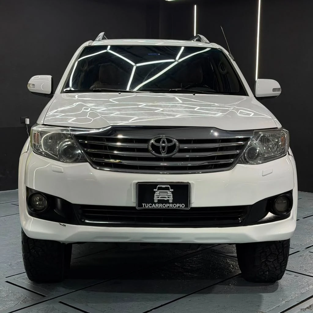 2012 Toyota Fortuner SR — foto 2