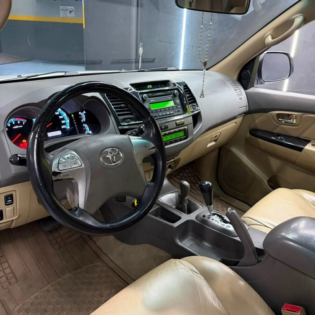 2012 Toyota Fortuner SR — foto 6