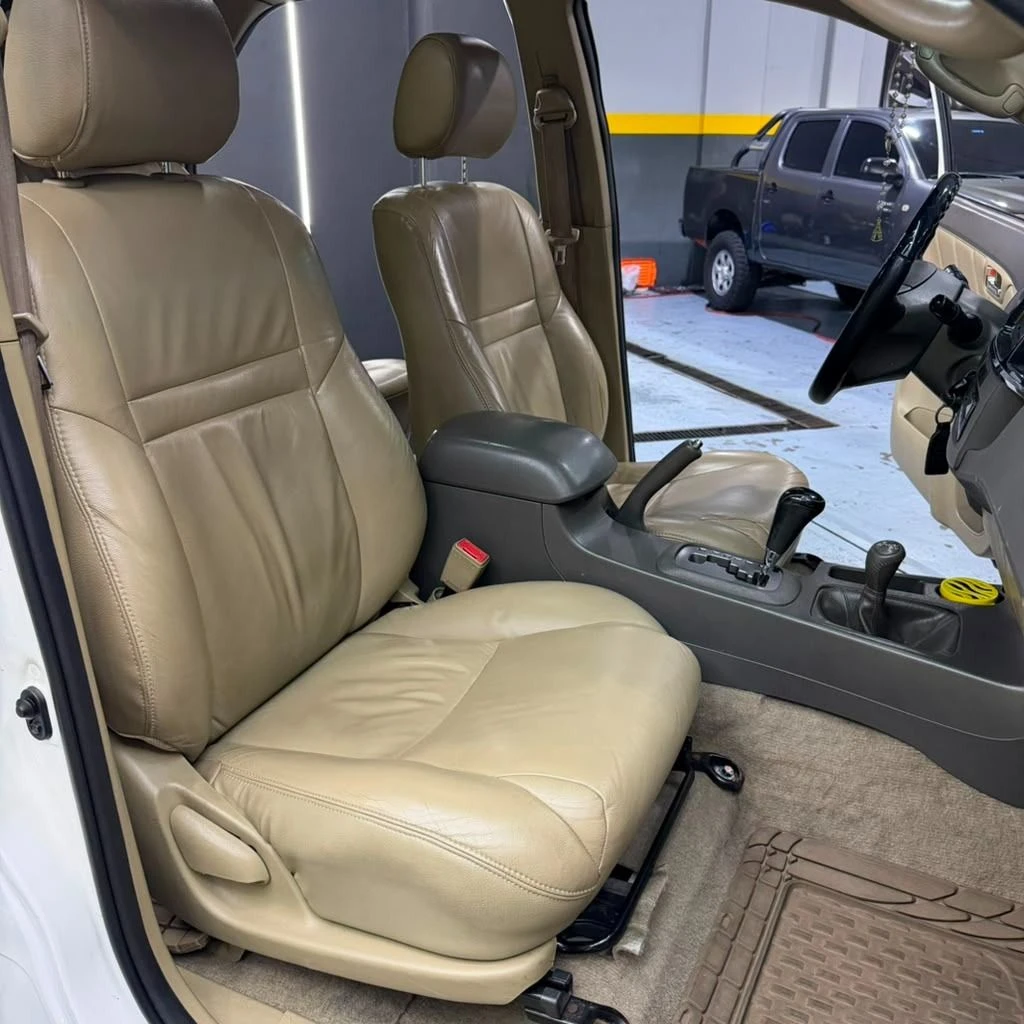 2012 Toyota Fortuner SR — foto 8