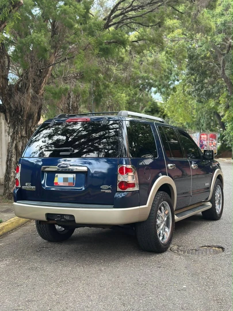 2007 Ford Explorer Eddi bauer — foto 4