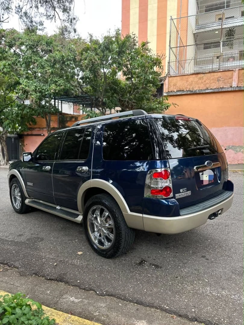 2007 Ford Explorer Eddi bauer — foto 5