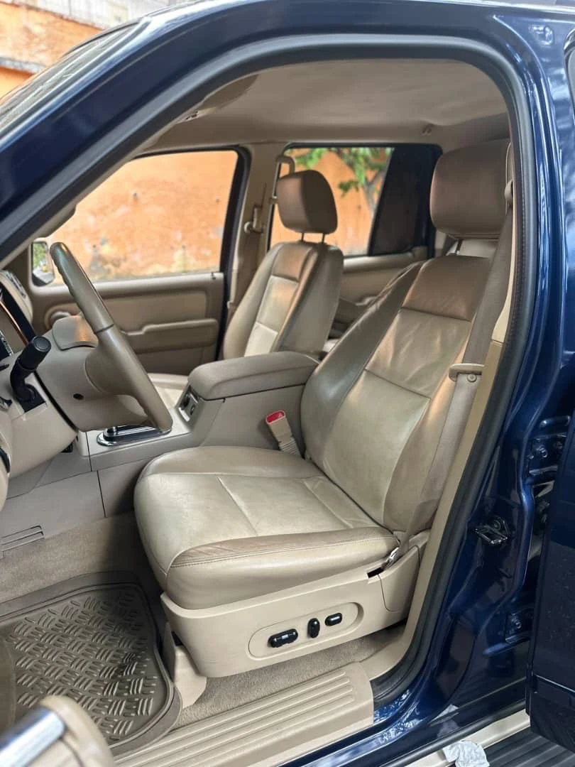 2007 Ford Explorer Eddi bauer — foto 8