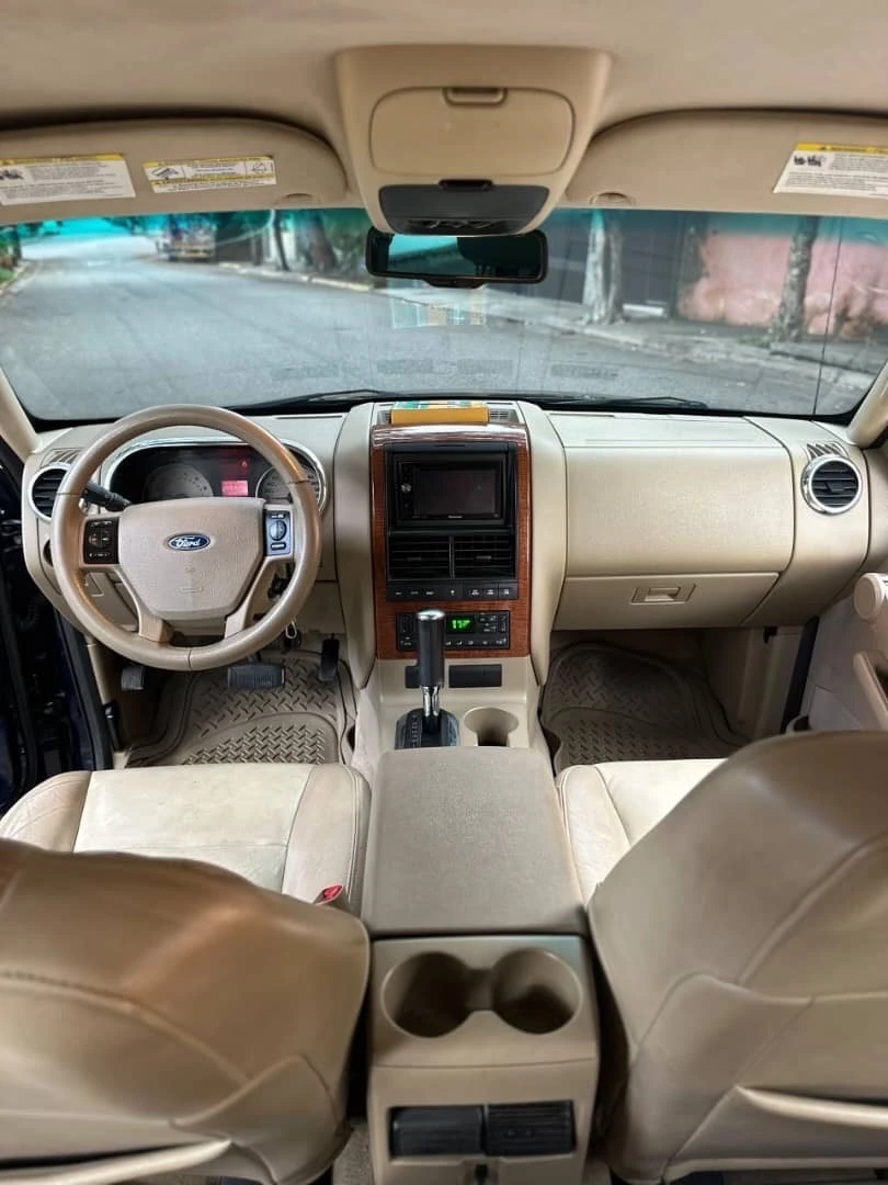 2007 Ford Explorer Eddi bauer — foto 10