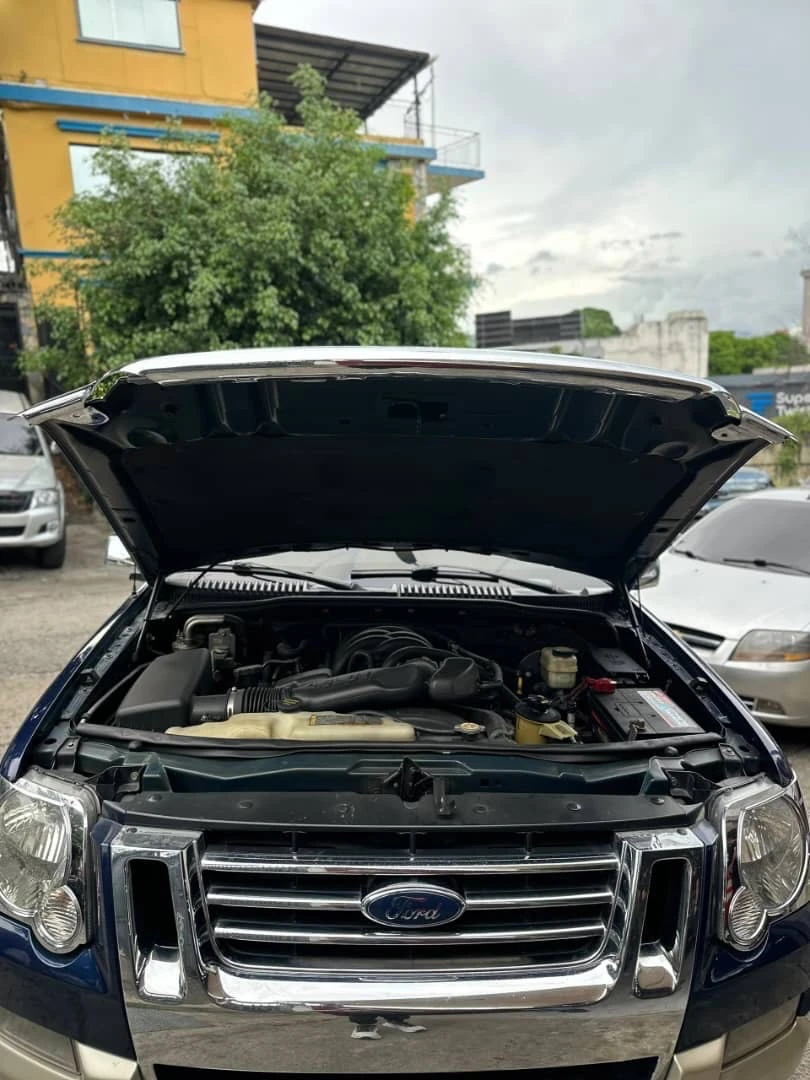 2007 Ford Explorer Eddi bauer — foto 12