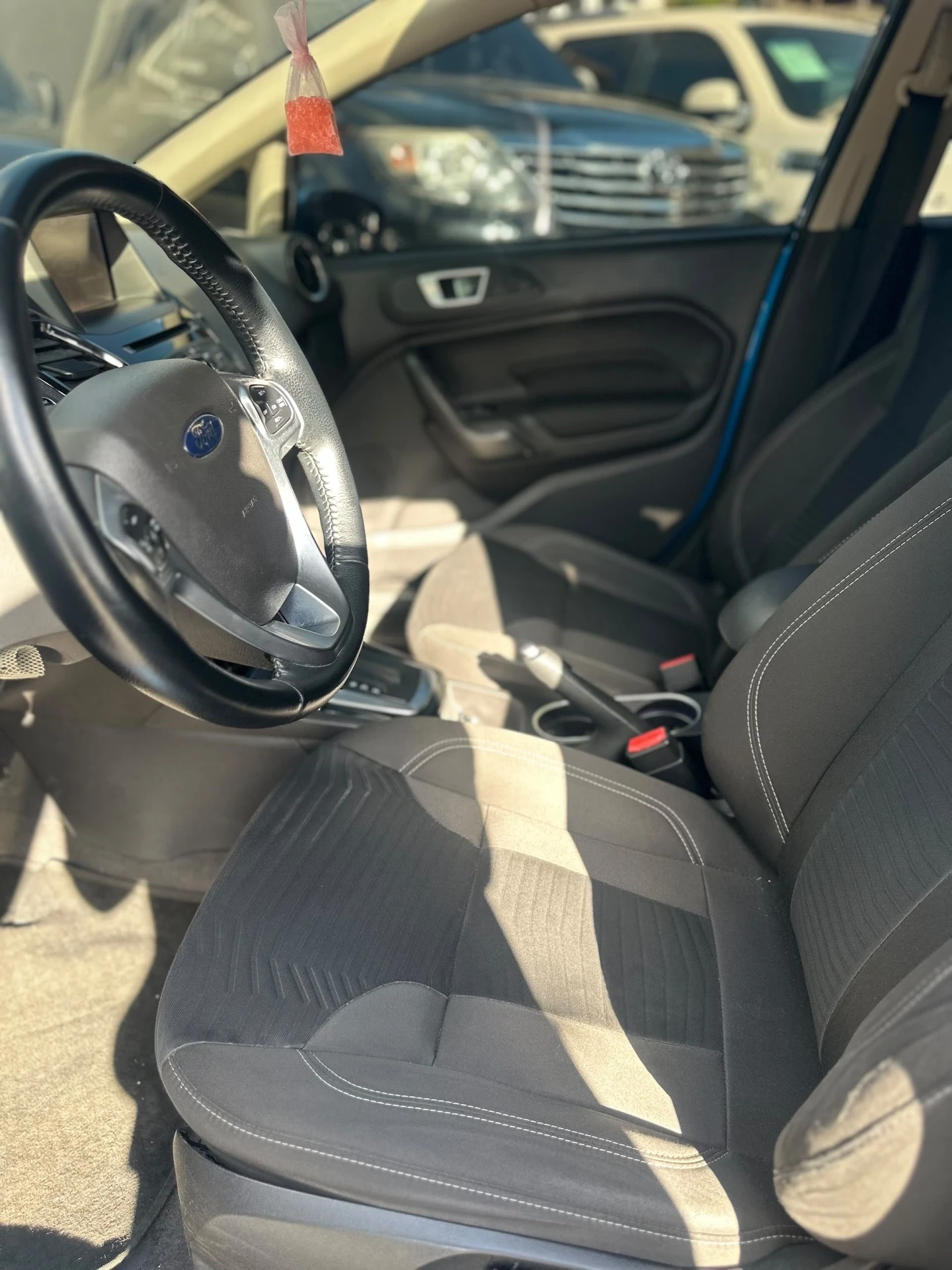 2014 Ford Fiesta Titanium — foto 2
