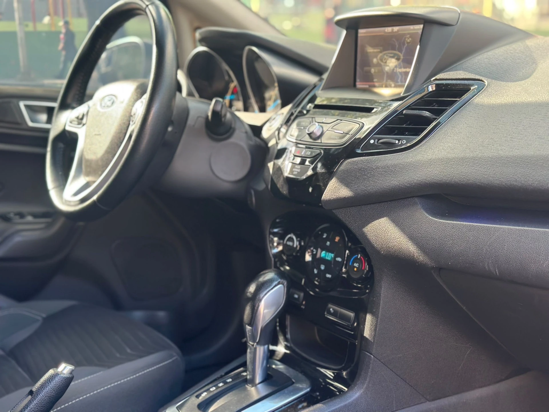 2014 Ford Fiesta Titanium — foto 7