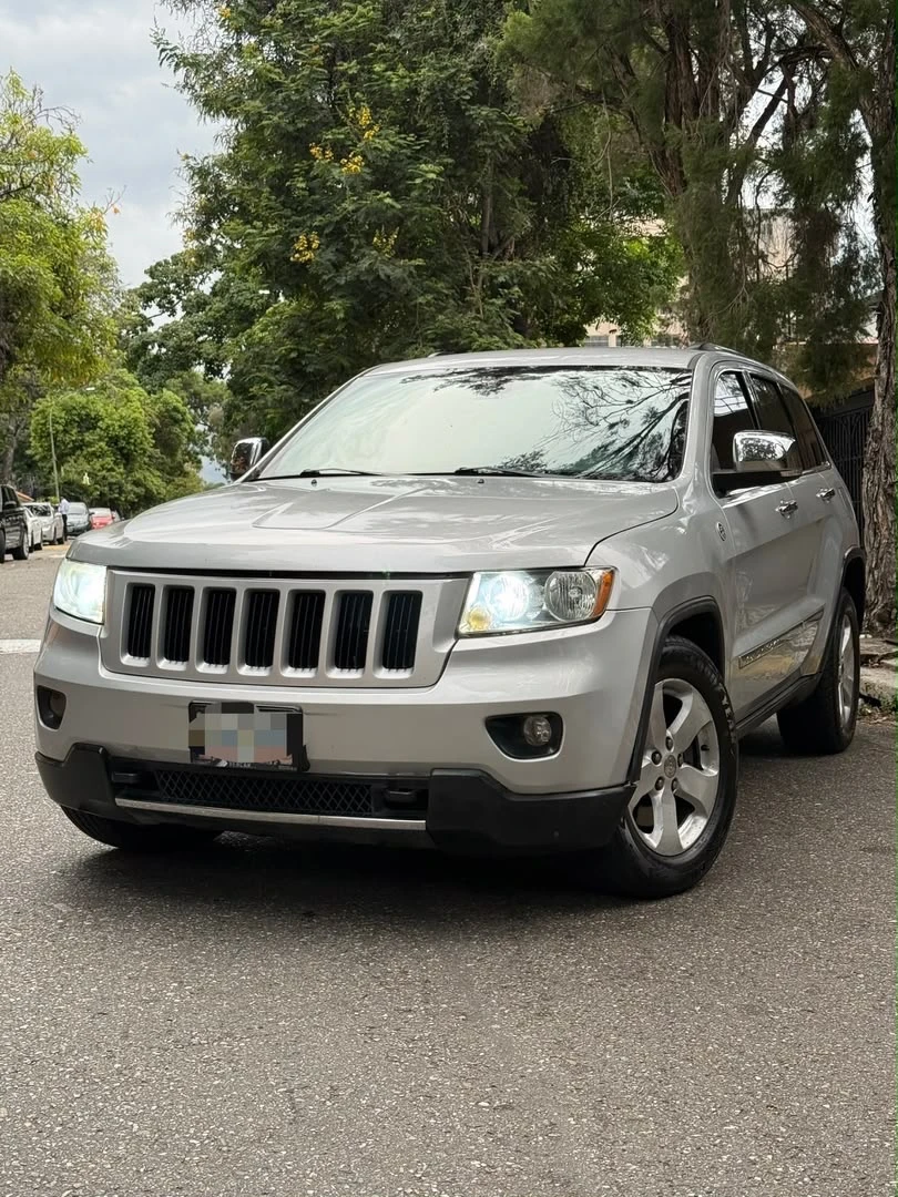 2011 Jeep Grand Cherokee Limited — foto 3