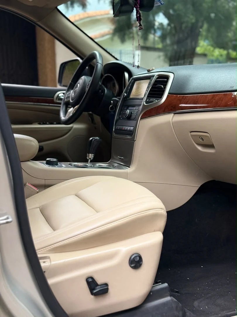 2011 Jeep Grand Cherokee Limited — foto 8