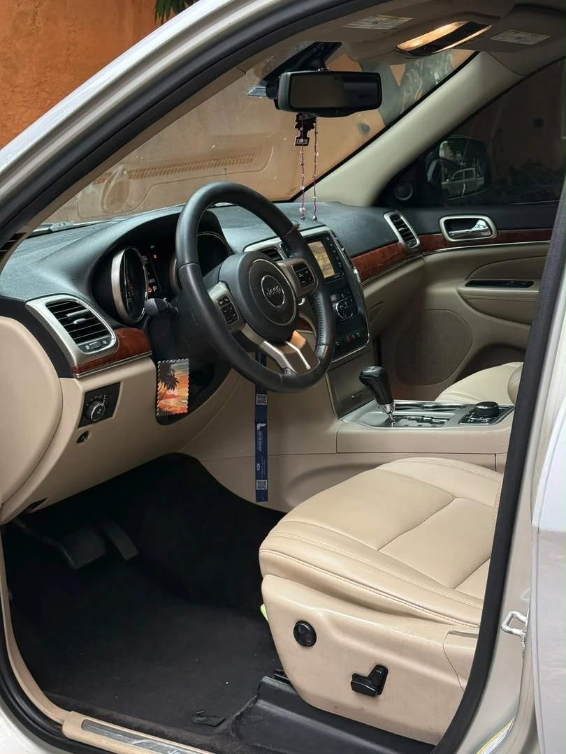 2011 Jeep Grand Cherokee Limited — foto 6