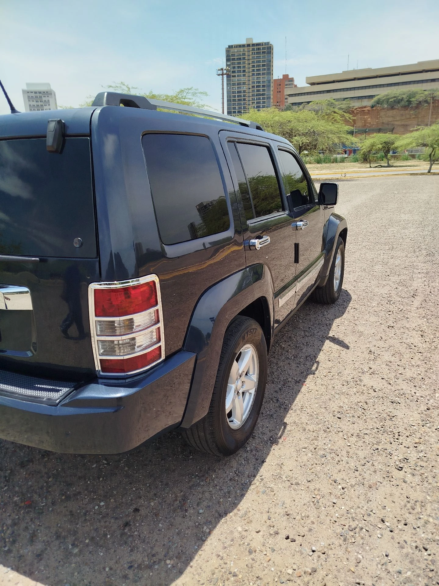 2011 Jeep Cherokee Limited 4x2 — foto 9