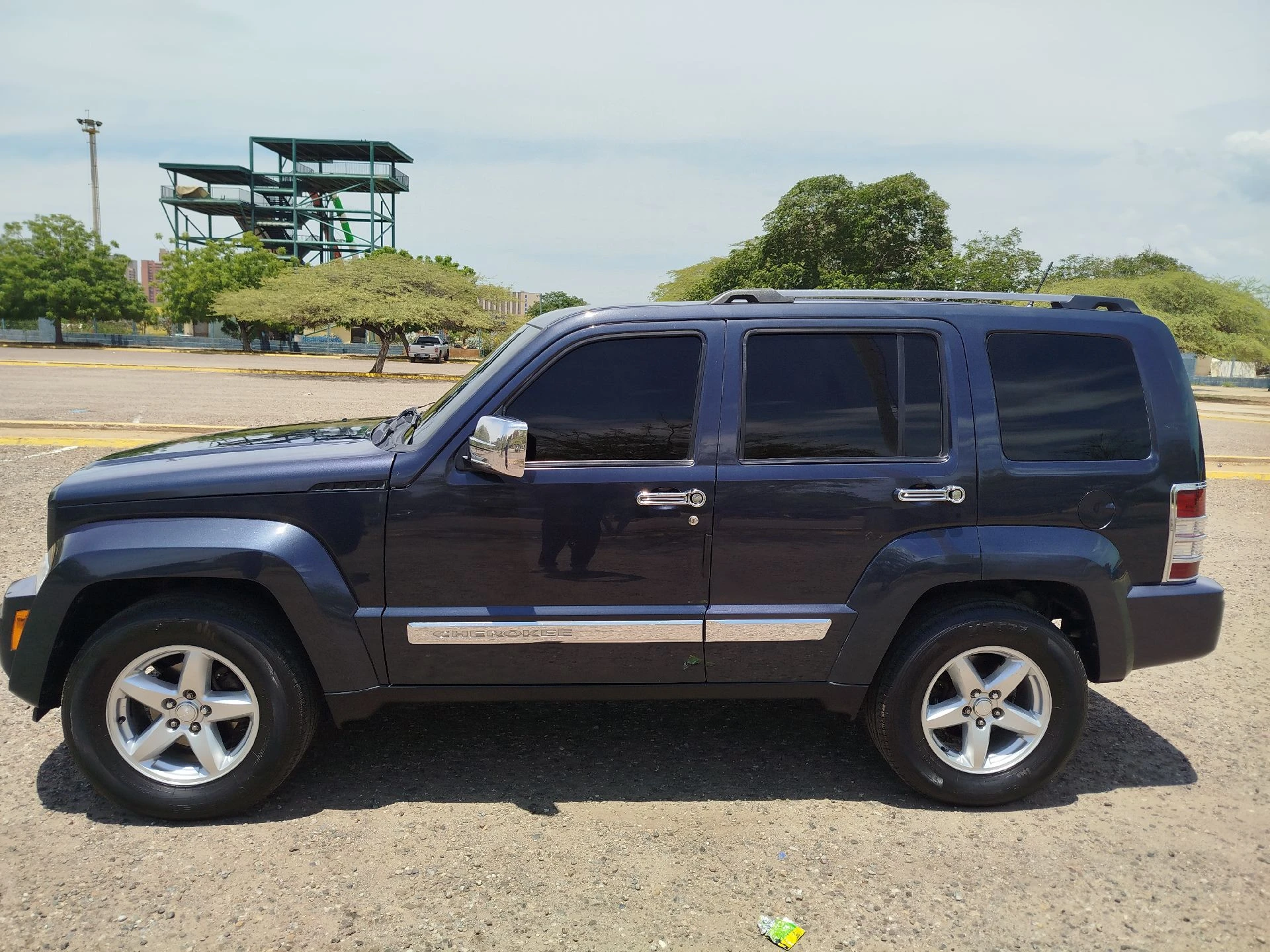 2011 Jeep Cherokee Limited 4x2 — foto 10