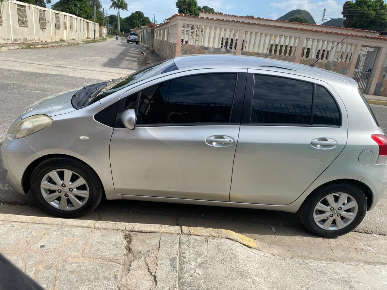 2009 Toyota Yaris Sedán Hatchback — foto 3