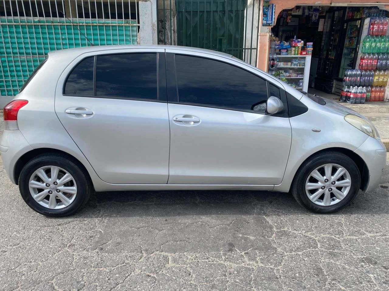 2009 Toyota Yaris Sedán Hatchback — foto 5