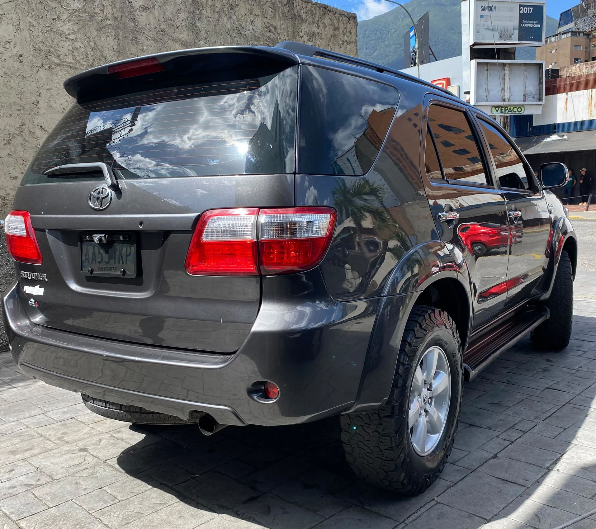2010 Toyota Fortuner — foto 3