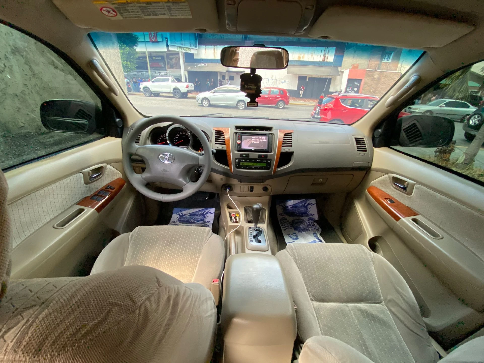 2010 Toyota Fortuner — foto 10