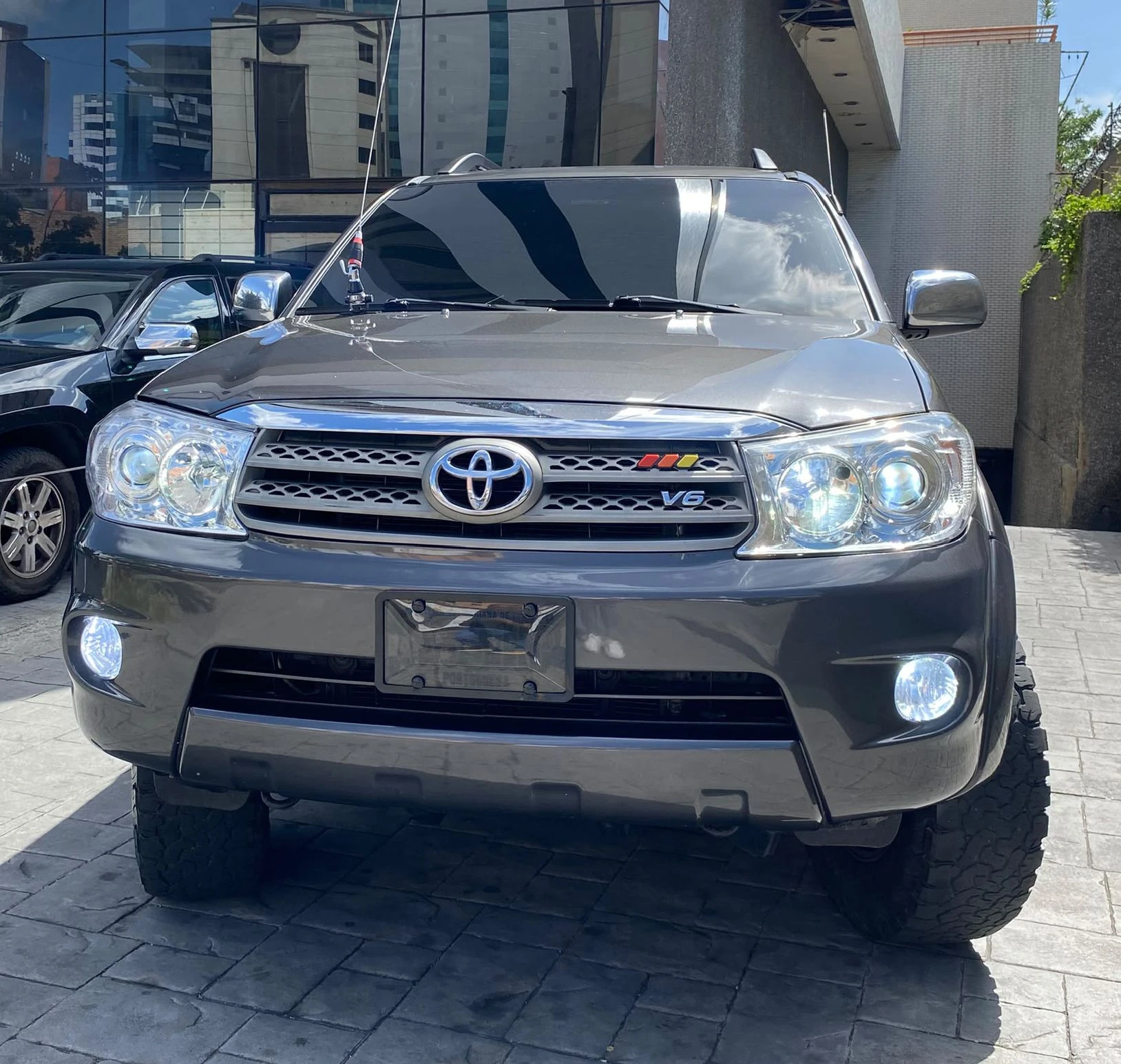 2010 Toyota Fortuner — foto 16