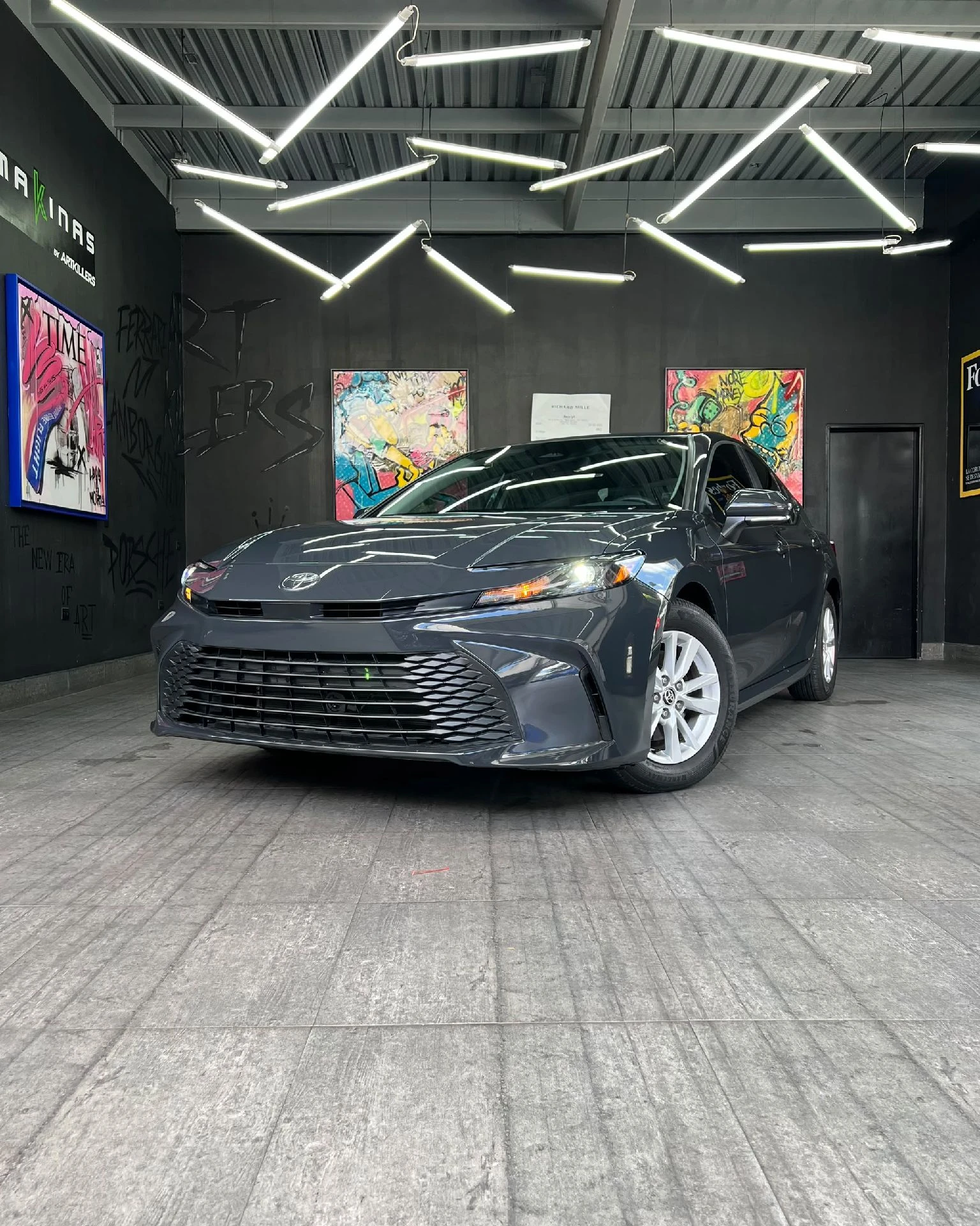 2026 Toyota Camry LE Hybrid — foto 2