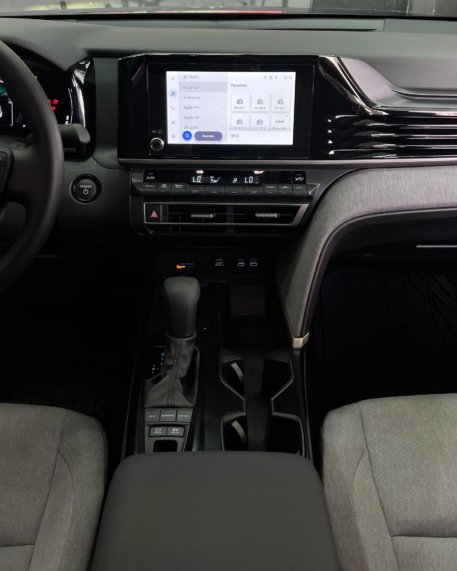 2026 Toyota Camry LE Hybrid — foto 9