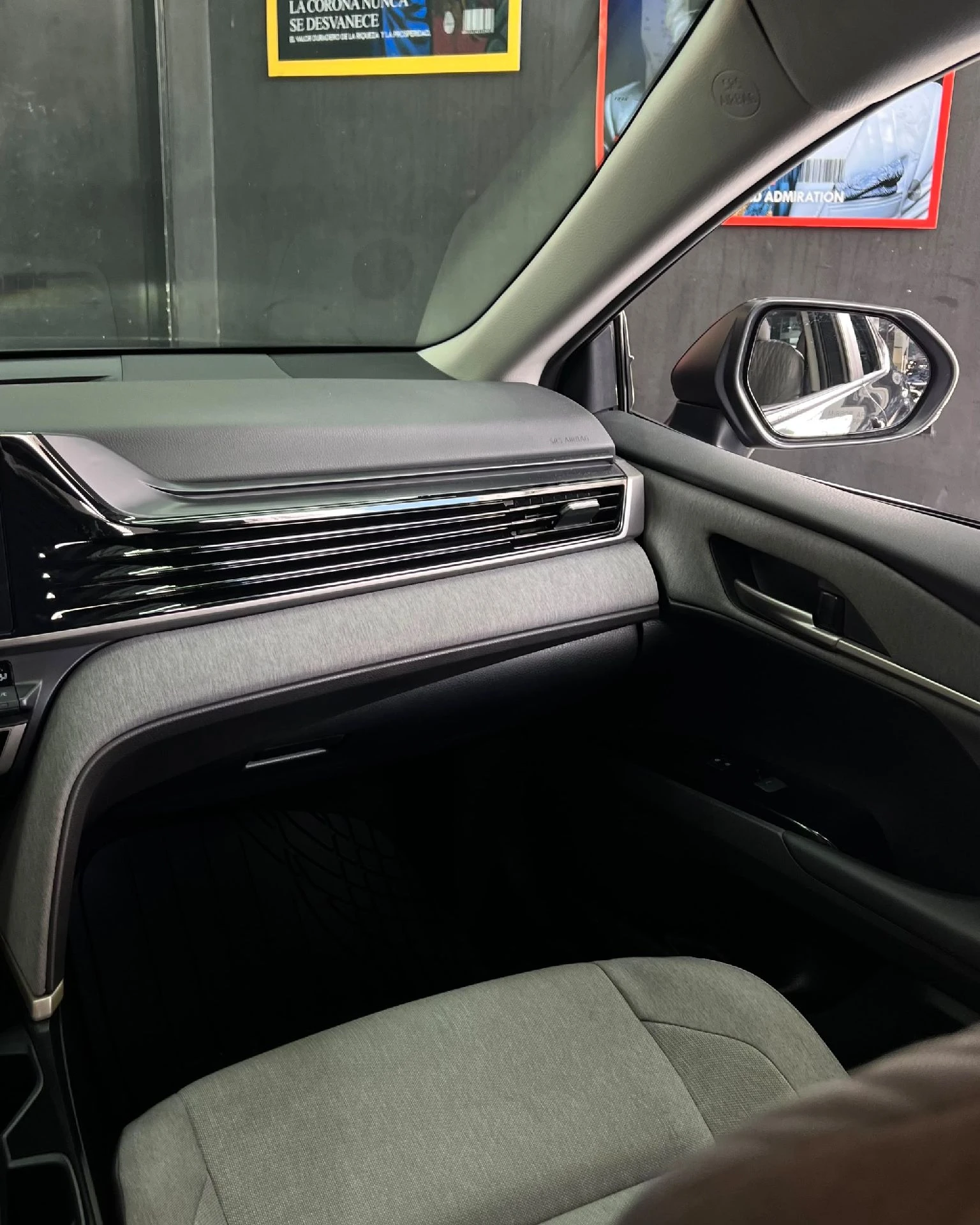 2026 Toyota Camry LE Hybrid — foto 10