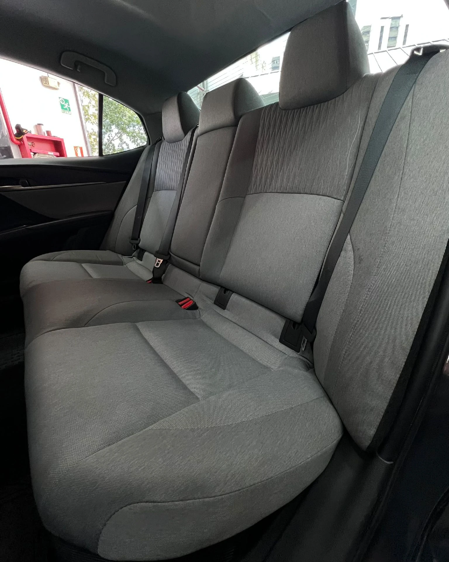 2026 Toyota Camry LE Hybrid — foto 14