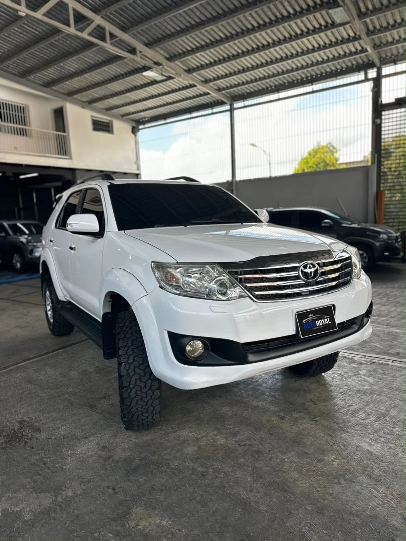 2015 Toyota Fortuner Sport — foto 3