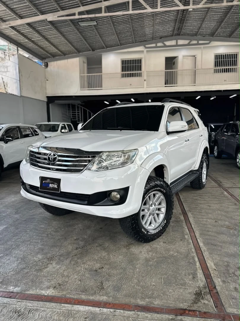 2015 Toyota Fortuner Sport — foto 2
