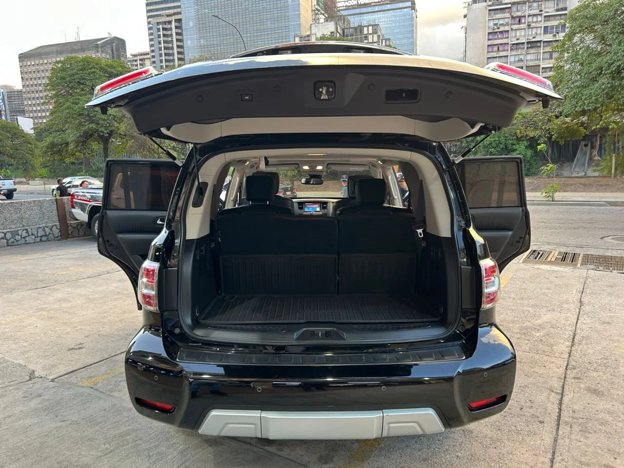 2017 Nissan Armada Platinium — foto 3