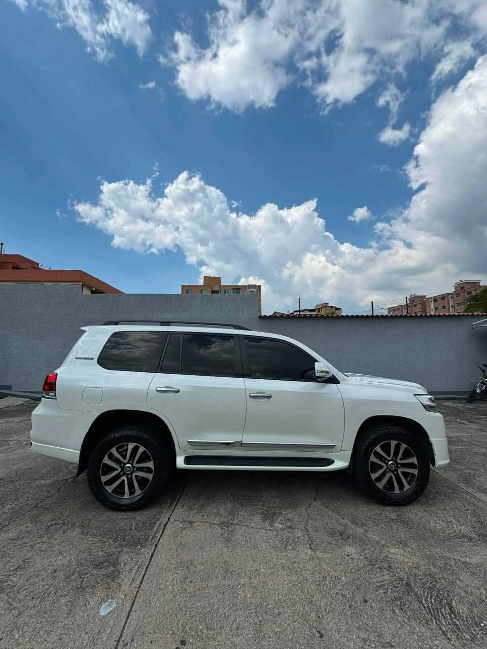 2016 Toyota Land Cruiser 200 LC200 CON BODY KIT DUBAI — foto 2