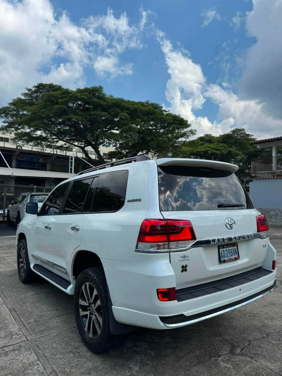 2016 Toyota Land Cruiser 200 LC200 CON BODY KIT DUBAI — foto 7