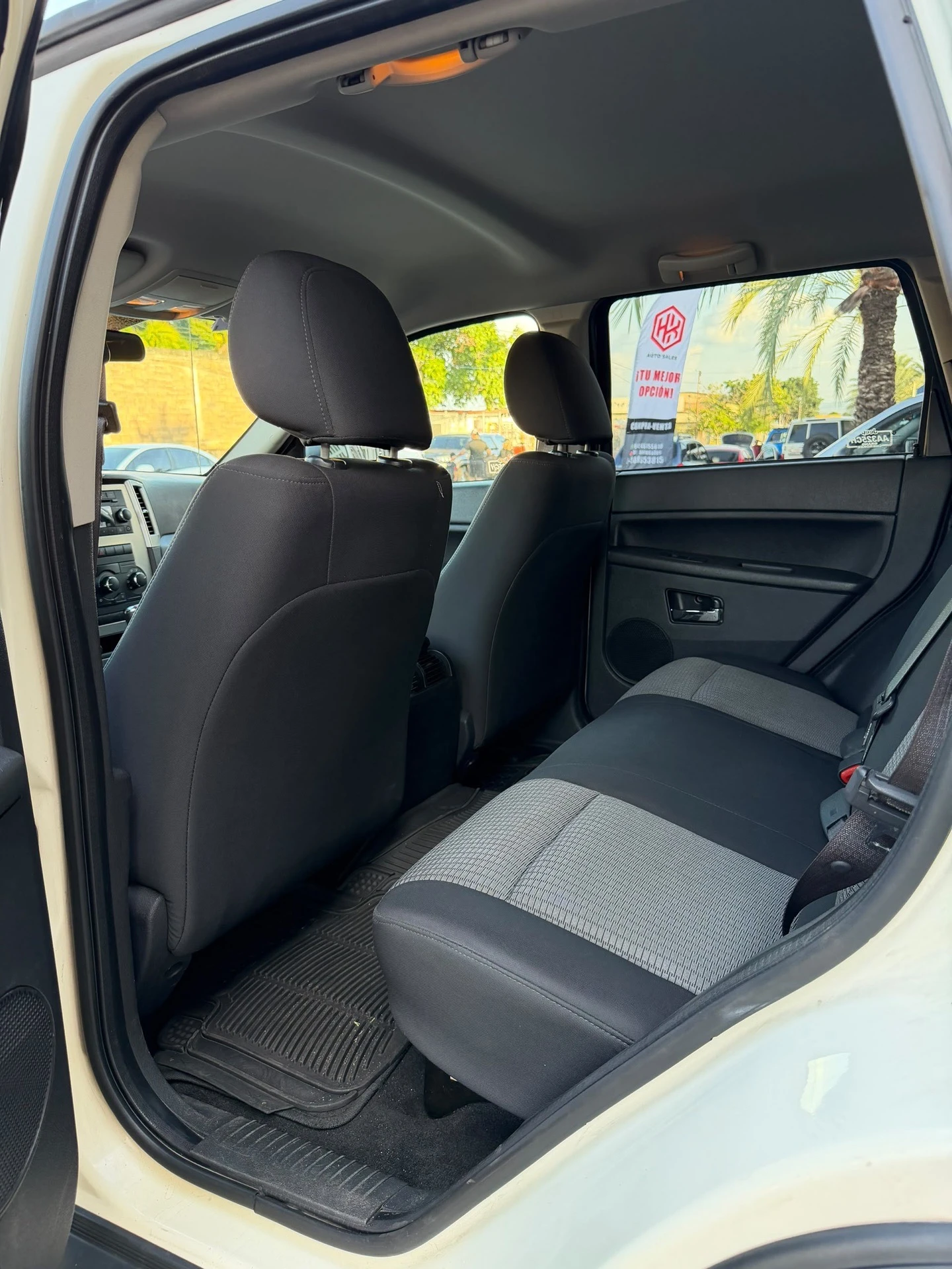 2009 Jeep Grand Cherokee Laredo — foto 6