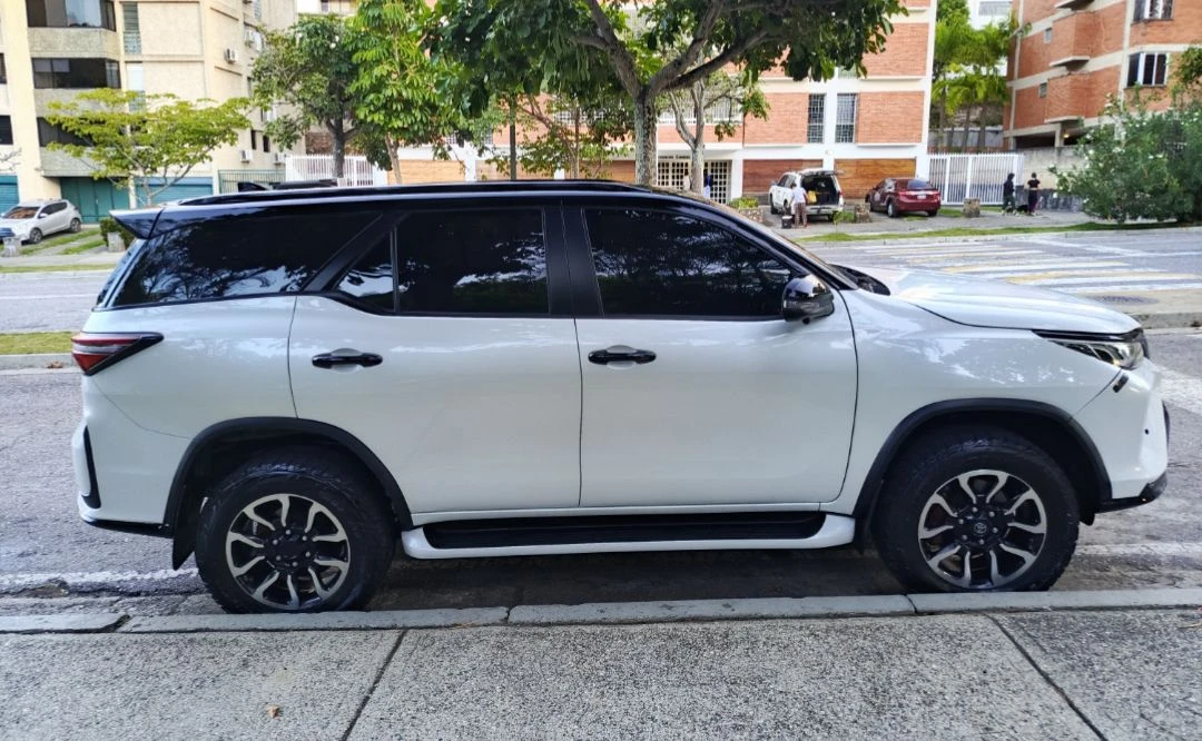 2024 Toyota Fortuner Legender Dubai — foto 3